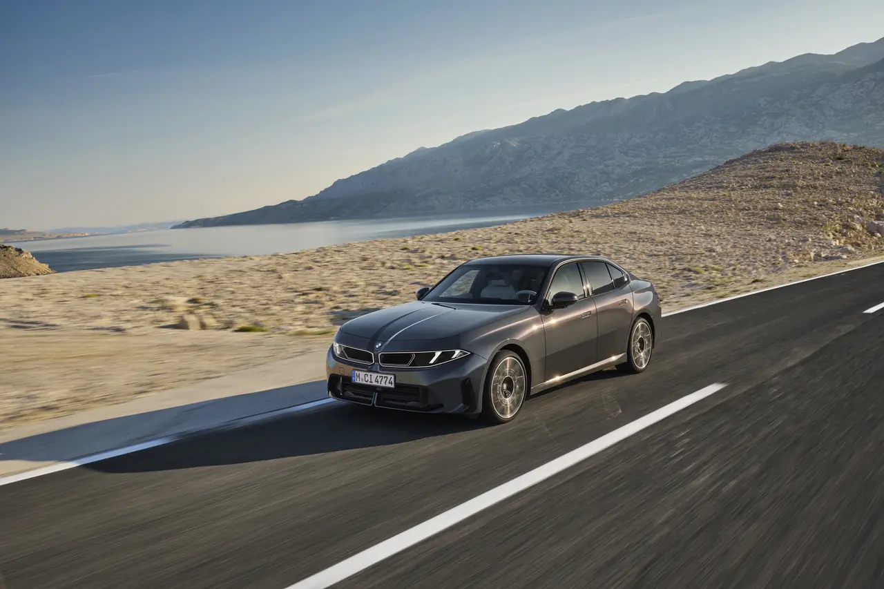 BMW 3시리즈 전동화는 내연의 퇴장일까